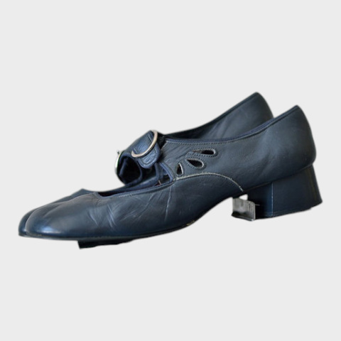 Wanda | Ρετρό γαλλικά γόβα με χαμηλό τακούνι και αγκράφα