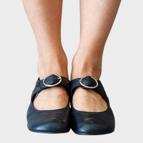 Wanda | Ρετρό γαλλικά γόβα με χαμηλό τακούνι και αγκράφα