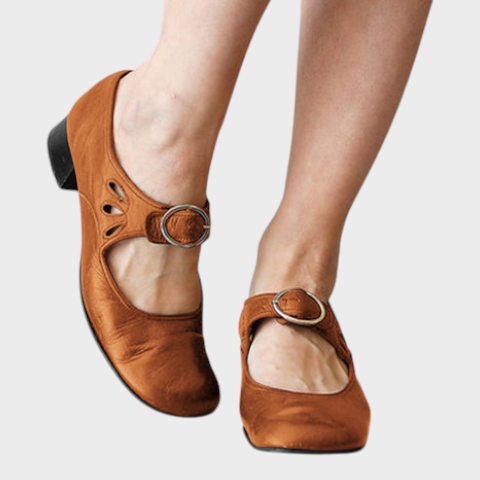 Wanda | Ρετρό γαλλικά γόβα με χαμηλό τακούνι και αγκράφα