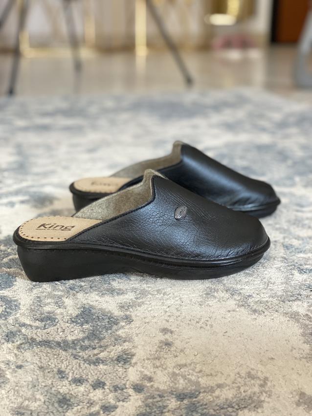 Marge| Μαύρη ανατομική παντόφλα από δερματίνη 00110