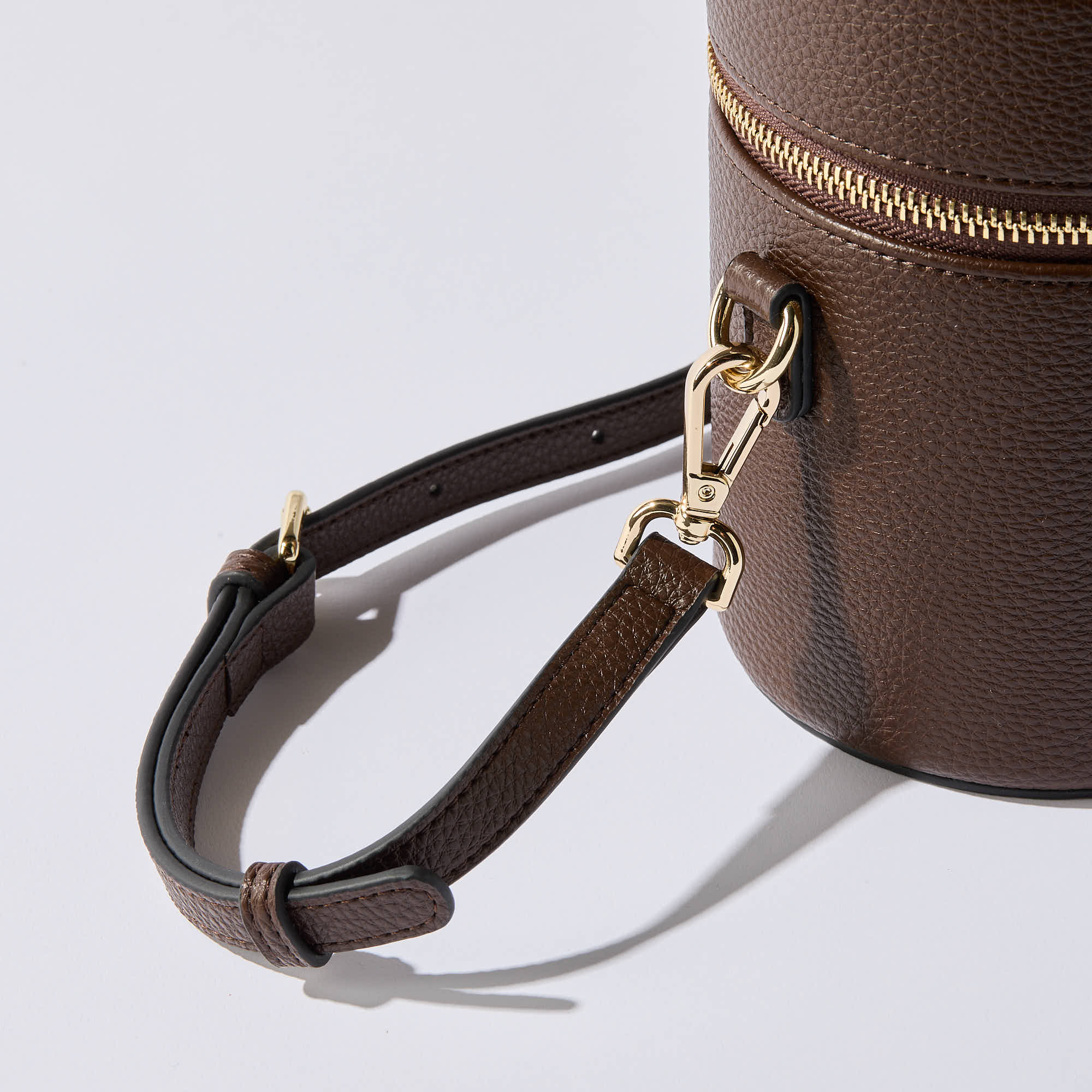 Sola | Οβάλ Νεσεσέρ Καλλυντικών