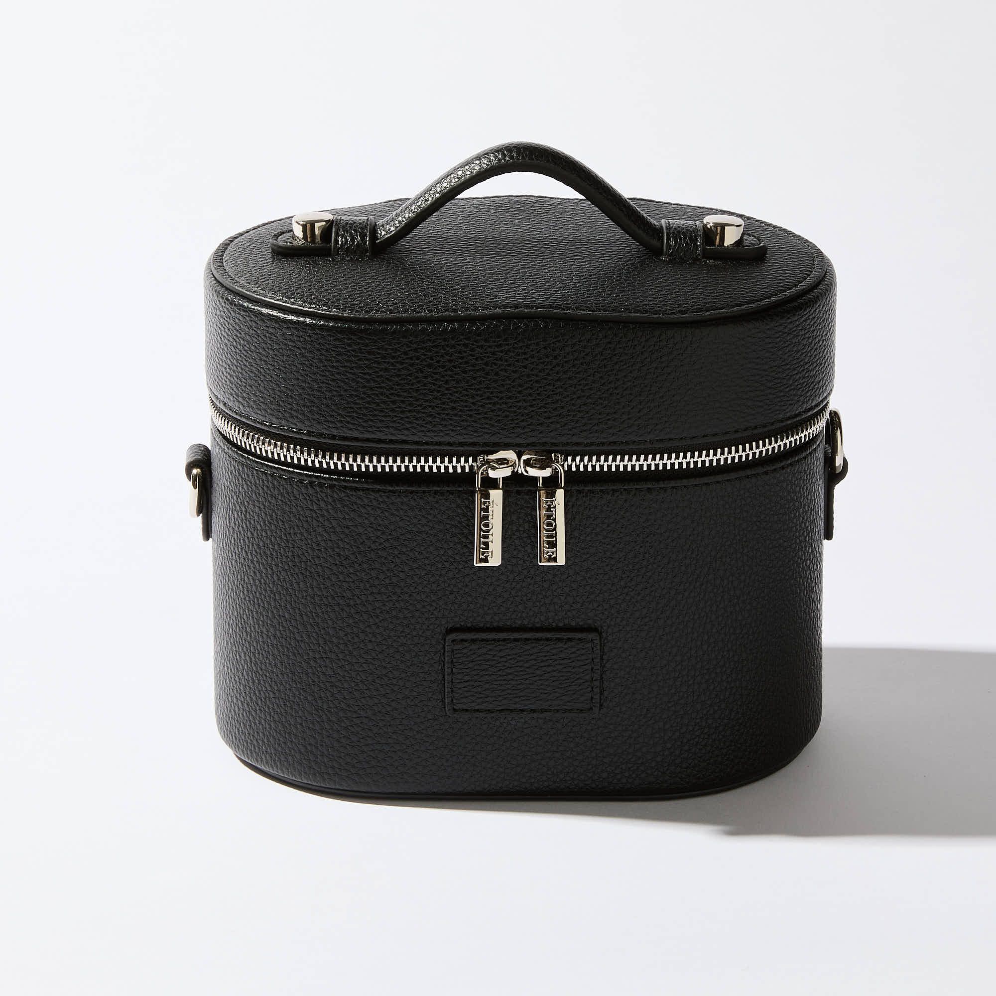 Sola | Οβάλ Νεσεσέρ Καλλυντικών