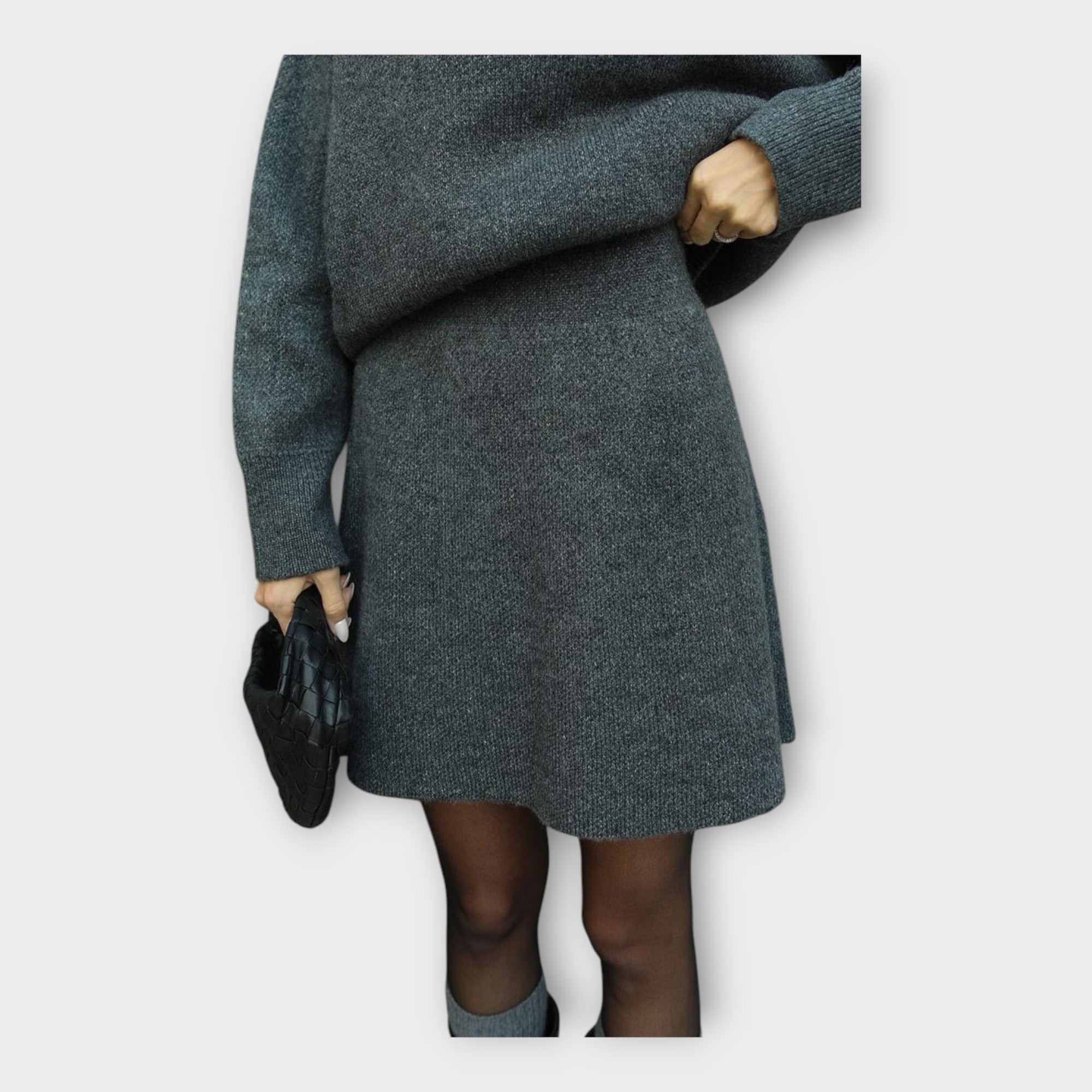 Σετ Πλεκτής Μπλούζας και Φούστας με Μοντέρνα Γραμμή