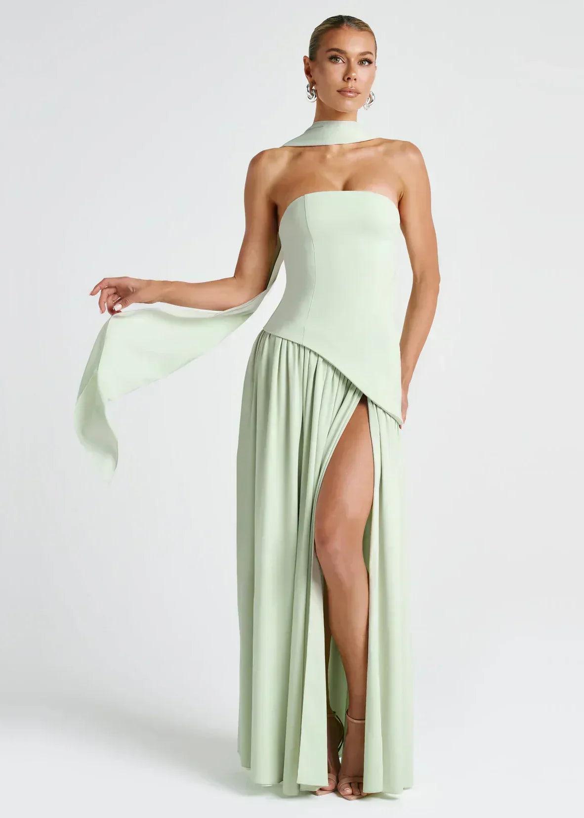 Elena – Maxi Φόρεμα με Ανοιχτούς Ώμους, Σκίσιμο & Choker Λεπτομέρεια