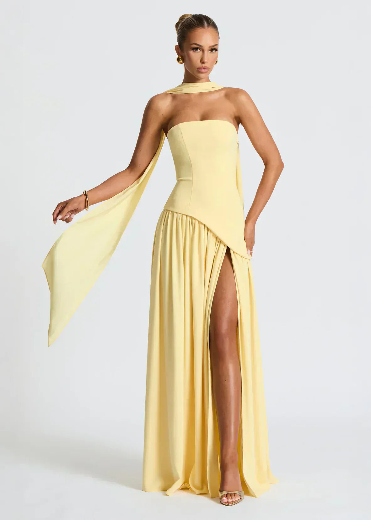 Elena – Maxi Φόρεμα με Ανοιχτούς Ώμους, Σκίσιμο & Choker Λεπτομέρεια