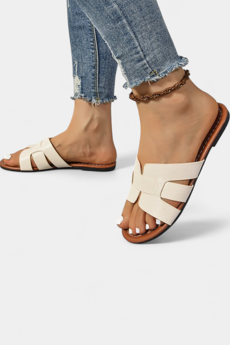 Silvia σανδάλια με κλασικό σχέδιο και γεωμετρικό κόψιμο