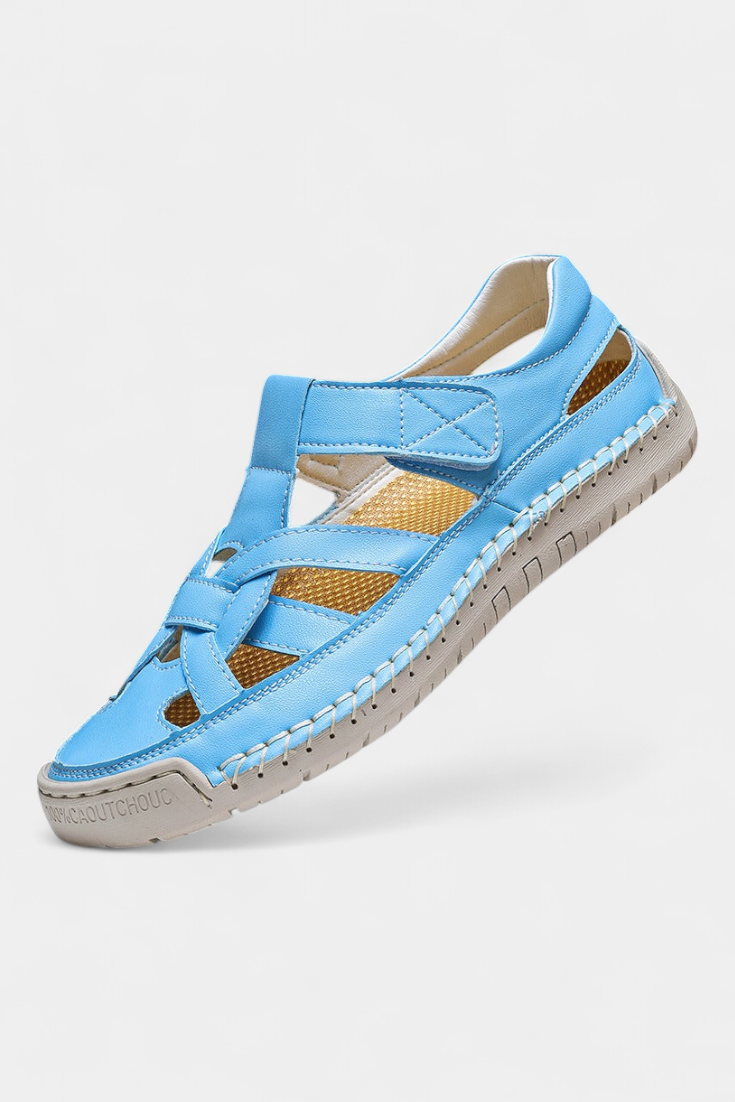 Εργονομικά πέδιλα από συνθετικό δέρμα Kaia κομμένα στο πλάι